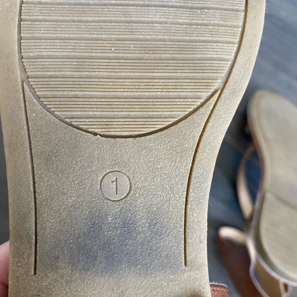 🛎️ Clearance Rachel Shoes Girls Brown Sandals Ankle Strap Size 1 - Picture 8 of 8